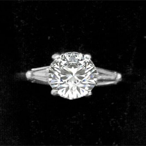 round-diamond-engagement-ring